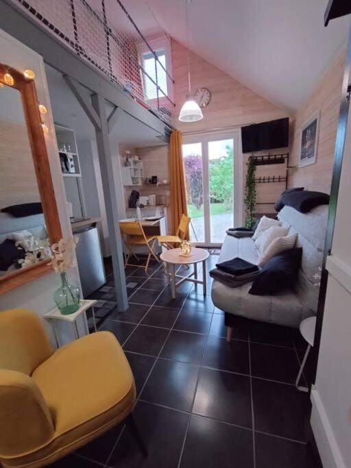 Joli Studio Mezzanine Proche Pole Europeen Yvré-lʼÉvêque Buitenkant foto
