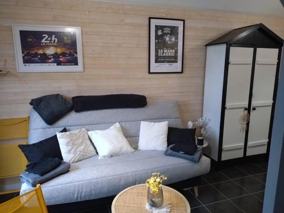 Joli Studio Mezzanine Proche Pole Europeen Yvré-lʼÉvêque Buitenkant foto